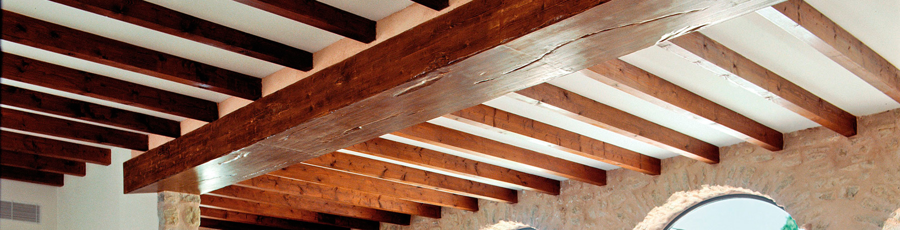 Vigas de madera para decorados de techos
